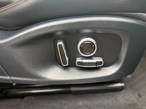 Used 2019 Jaguar F-PACE Prestige image 31