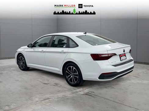 Used 2024 Volkswagen Jetta Sport image 3