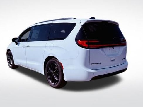 New 2026 Chrysler Pacifica Limited w/ S Appearance Package image 4