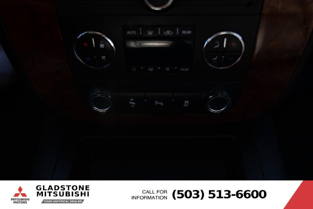 Used 2012 Chevrolet Suburban LT w/ Luxury Package AWD/4WD image 17
