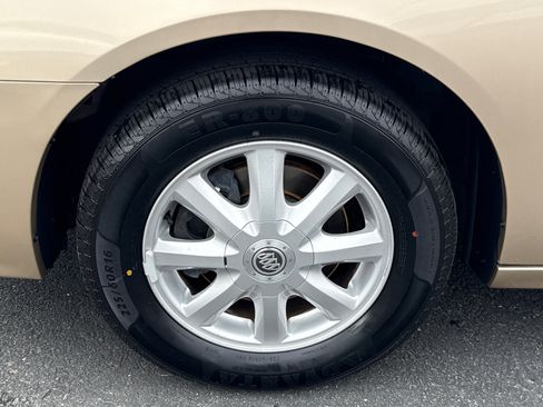 Used 2005 Buick LaCrosse CXL w/ Gold Convenience Package image 5