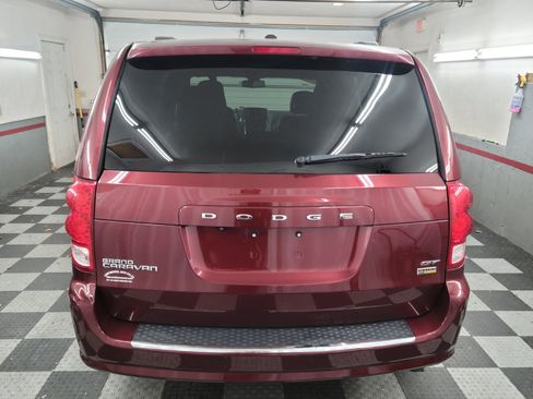 Used 2018 Dodge Grand Caravan GT image 3