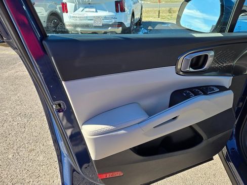 New 2025 Kia Sorento S w/ Panoramic Sunroof Package image 24