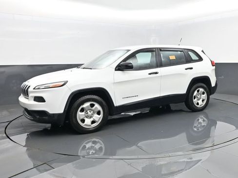 Used 2015 Jeep Cherokee Sport image 2