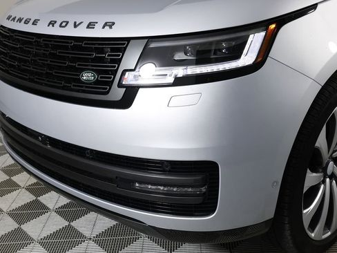 Used 2025 Land Rover Range Rover SE AWD/4WD image 40
