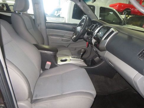 Used 2014 Toyota Tacoma 4x4 Double Cab w/ TRD Sport Package image 30