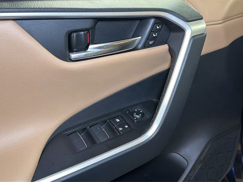 Used 2019 Toyota RAV4 Limited image 24