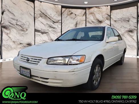 Used 1998 Toyota Camry XLE image 1