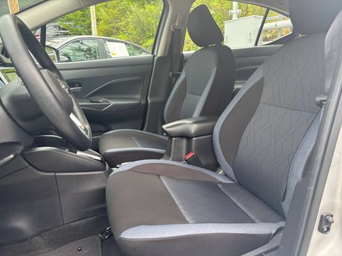 Used 2025 Nissan Versa SV FWD image 35