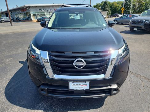 New 2025 Nissan Pathfinder SV image 3