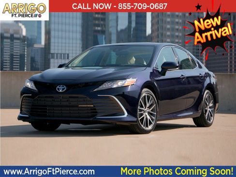 Used 2021 Toyota Camry SE FWD image 1