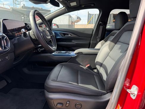 Used 2025 Chevrolet Equinox EV LT w/ Convenience Package image 8