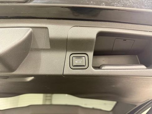 Certified 2021 GMC Acadia SLT w/ Elevation Edition FWD image 9