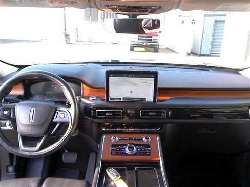 Used 2020 Lincoln Aviator Reserve w/ Equipment Group 202A AWD/4WD image 11