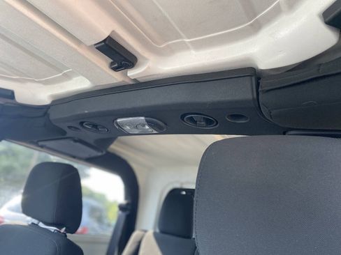 Used 2018 Jeep Wrangler Sport AWD/4WD image 14