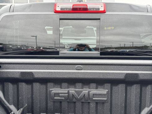 Used 2024 GMC Canyon AT4 w/ AT4 Premium Package AWD/4WD image 9