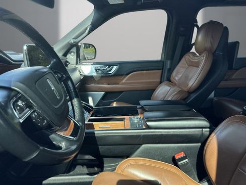 Used 2019 Lincoln Navigator Reserve AWD/4WD image 8