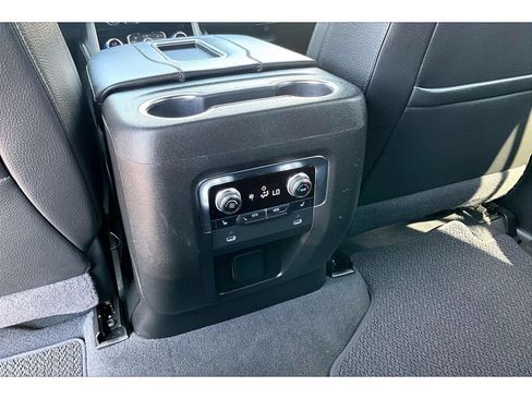 Used 2022 GMC Yukon XL Denali AWD/4WD image 13
