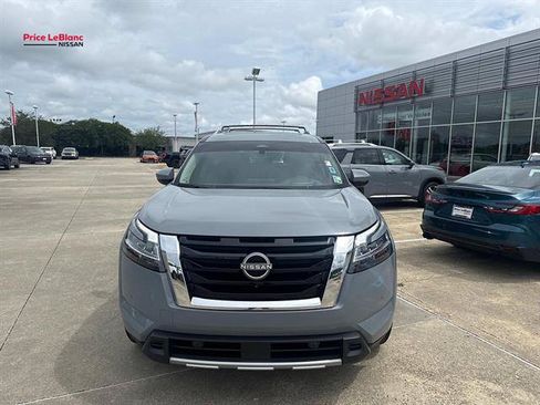 Used 2024 Nissan Pathfinder Platinum w/ Cargo Package FWD image 2