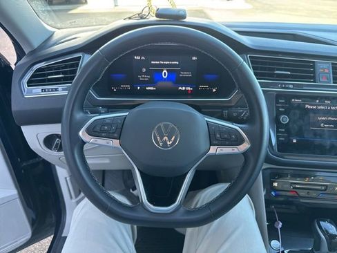 Certified 2022 Volkswagen Tiguan SE image 7