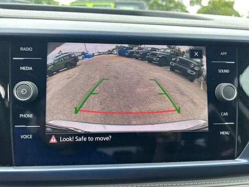 Used 2024 Volkswagen Taos SE image 14