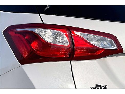 Used 2018 Chevrolet Equinox LT FWD image 30