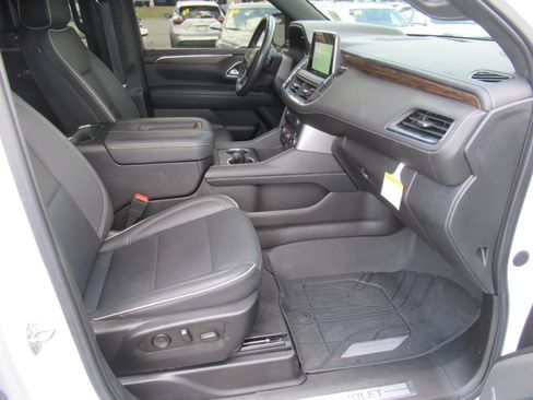 Used 2023 Chevrolet Tahoe Premier w/ Advanced Technology Package RWD image 11