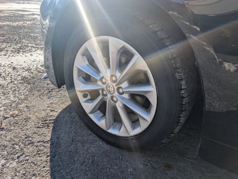 Used 2022 Toyota Corolla LE w/ LE Convenience Package image 12