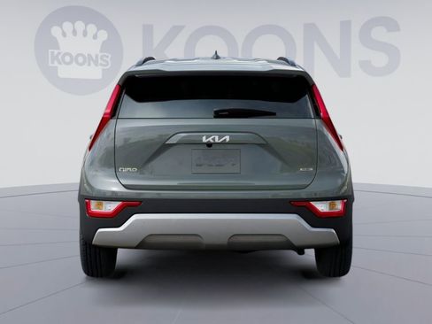 Used 2025 Kia Niro EX w/ EX Cold Weather Package image 16
