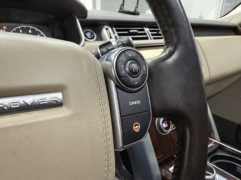 Used 2017 Land Rover Range Rover HSE image 16