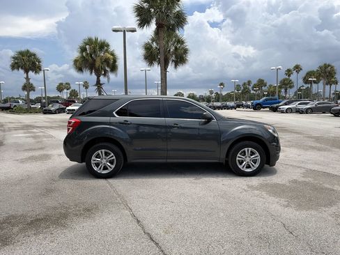 Used 2017 Chevrolet Equinox LS FWD image 2