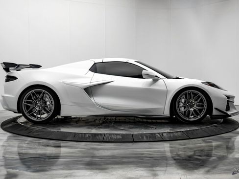 Used 2025 Chevrolet Corvette Z06 w/ Z07 Performance Package image 23