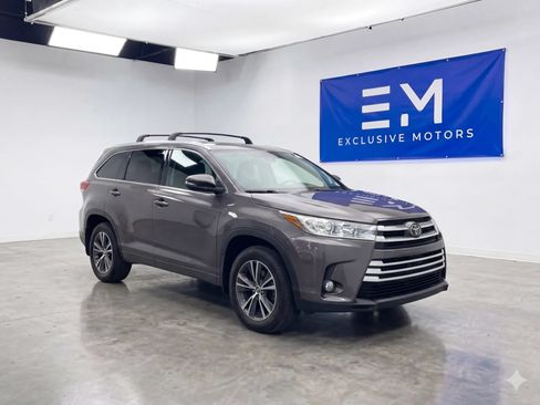 Used 2019 Toyota Highlander XLE AWD/4WD image 1