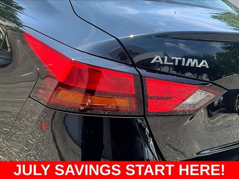 Used 2024 Nissan Altima 2.5 SR FWD image 30