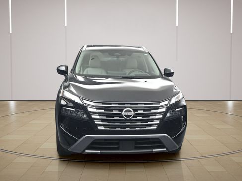 Certified 2025 Nissan Rogue SL w/ SL Premium Package FWD image 2