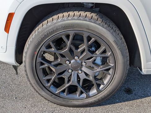 New 2025 Jeep Grand Cherokee Summit w/ Obsidian Package image 12