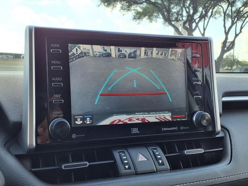 Used 2020 Toyota RAV4 XLE Premium FWD image 16