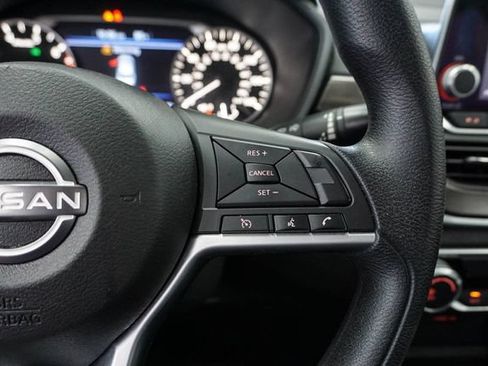 Used 2024 Nissan Altima 2.5 SV FWD image 18