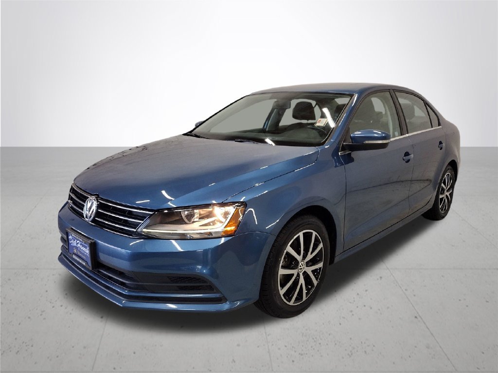 Used 2017 Volkswagen Jetta SE FWD image 2