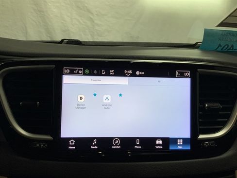 Used 2024 Chrysler Pacifica Touring-L FWD image 33