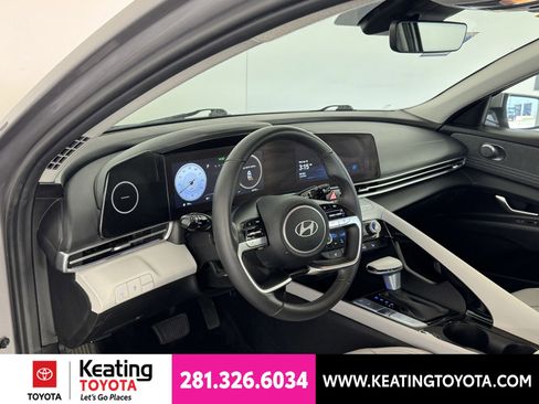 Used 2025 Hyundai Elantra Limited FWD image 13