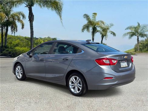 Used 2019 Chevrolet Cruze LT w/ Convenience Package FWD image 5