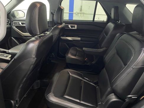 Used 2023 Ford Explorer XLT w/ Equipment Group 202A AWD/4WD image 12