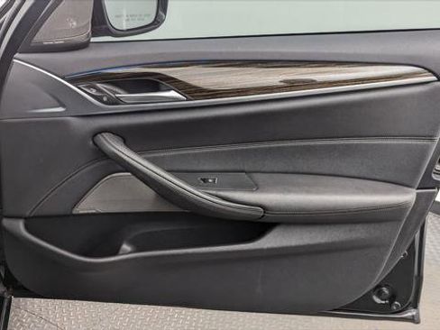 Used 2023 BMW 530e image 23