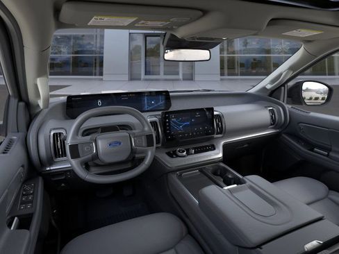 New 2025 Ford Expedition Active image 9