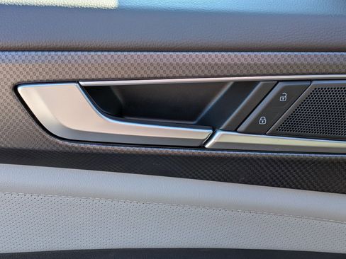 Used 2025 Volkswagen Atlas Peak Edition SE image 12