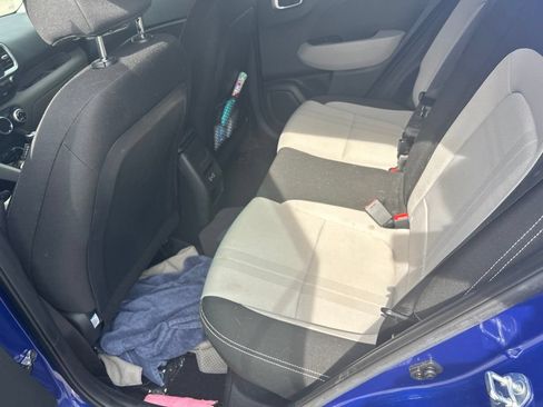 Used 2024 Hyundai Venue SEL FWD image 14