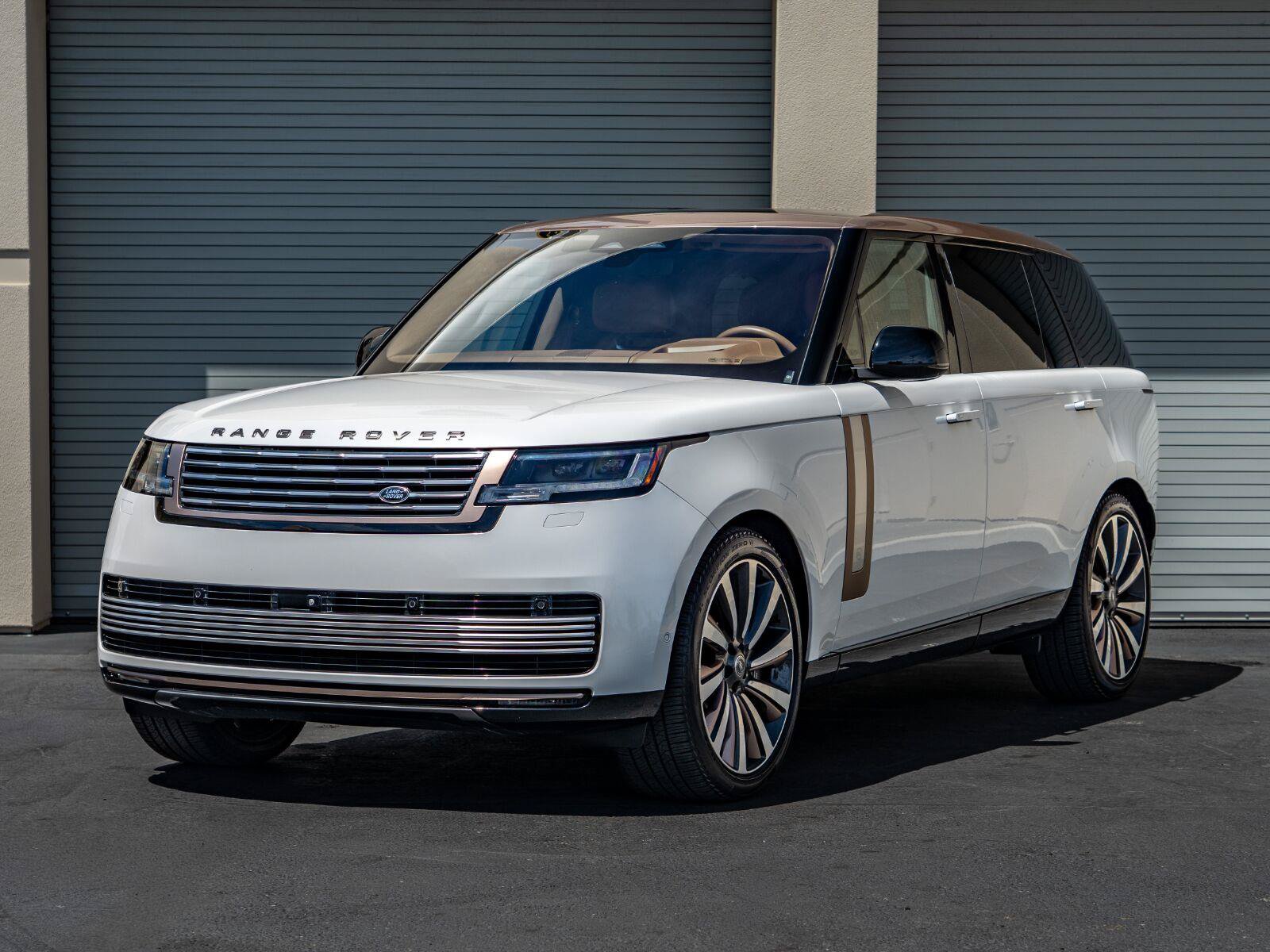 Used 2022 Land Rover Range Rover SV AWD/4WD image 3