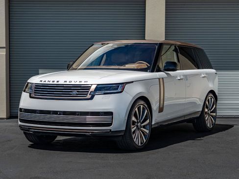 Used 2022 Land Rover Range Rover SV AWD/4WD image 3