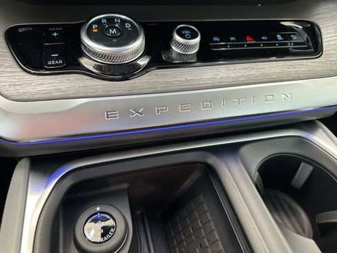 Certified 2025 Ford Expedition Platinum AWD/4WD image 40